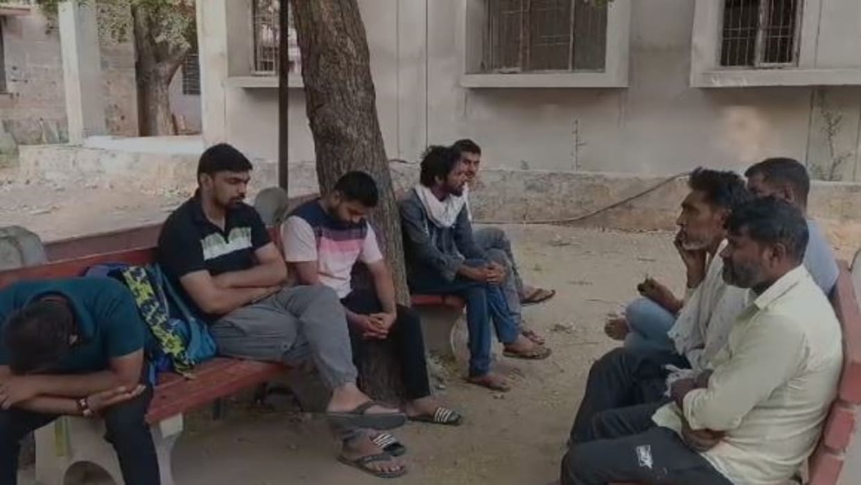 Alwar News: Two youths died after being hit by a speeding car, the driver ran away leaving the car