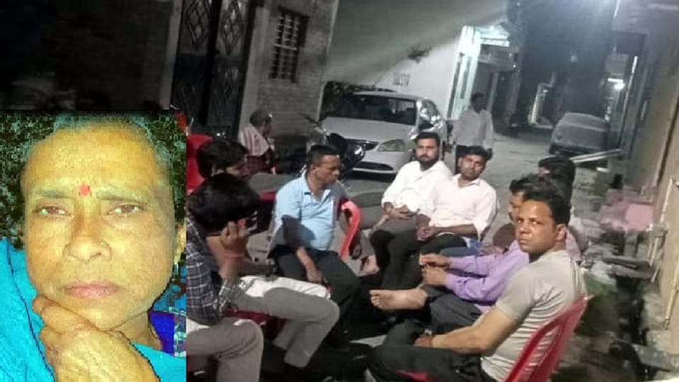 Woman dies after being hit by train, identified through saree and slippers