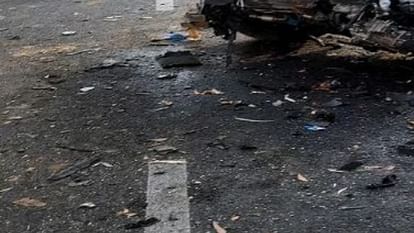 speeding vehicle hit car from behind In Lucknow woman died while five injured