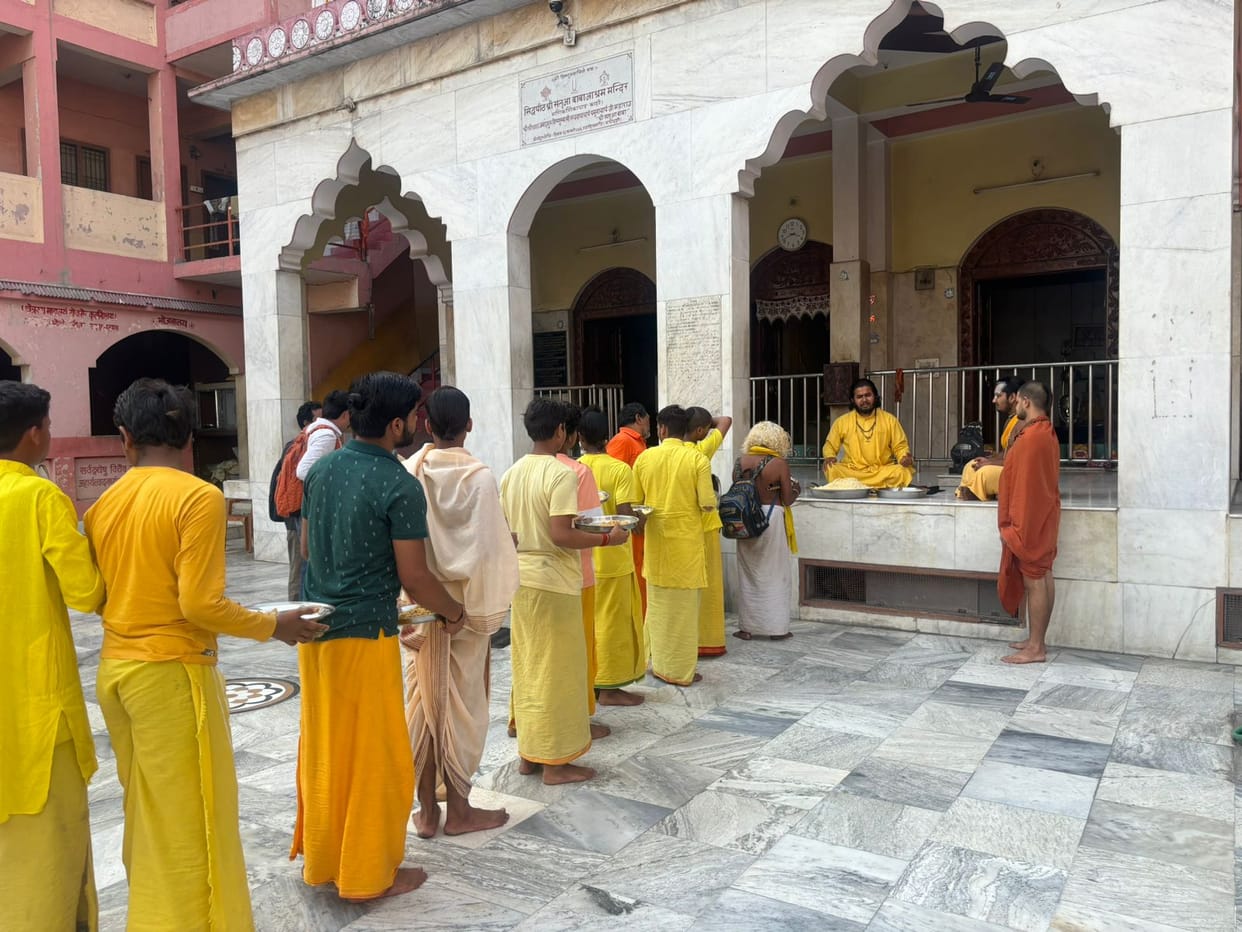 Devotees took bath in Ganga on Satua Mahotsav and donated for ancestors