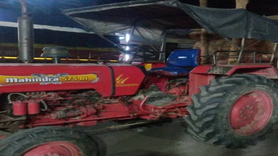 Firozabad young man fell down from tractor-trolley while dancing and died after being hit by wheel