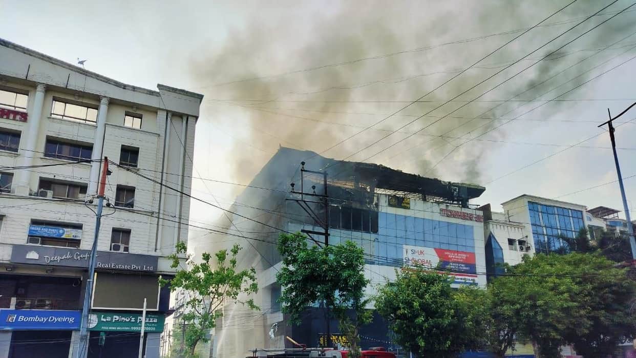 indore news aag fire accident building