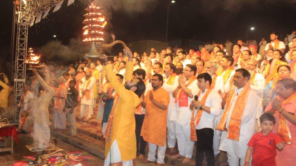 Maha Aarti of Yamuna ji performed at Brahmarshi Deorha Ghat in Vrindavan