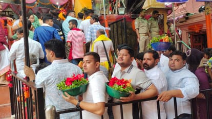 Vindhyachal Dham Mela Devotees crowd for darshan of Vindhyachal Mandir Mirzapur