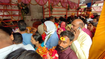 Vindhyachal Dham Mela Devotees crowd for darshan of Vindhyachal Mandir Mirzapur