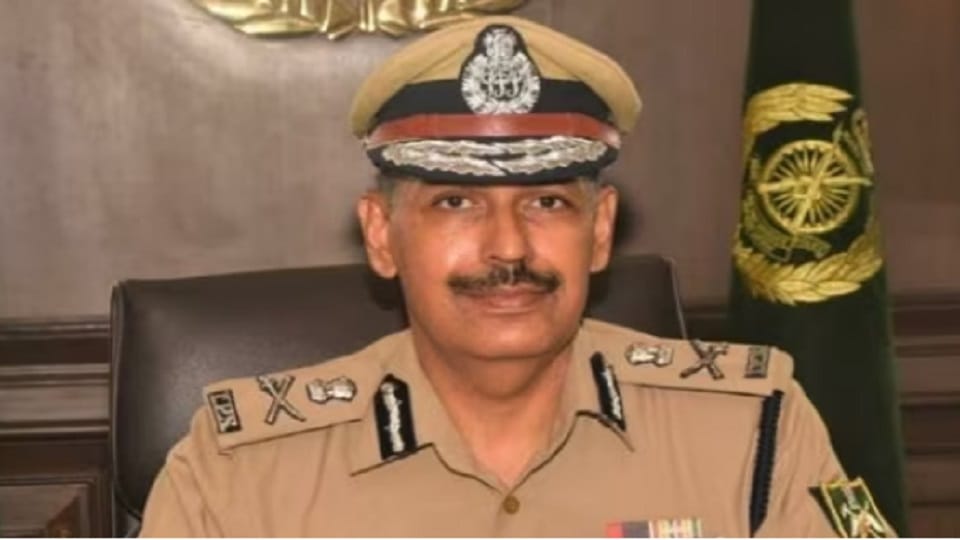 Delhi Police Commissioner instruction - Income tax team will have to be called before seizing Rs 10 lakh