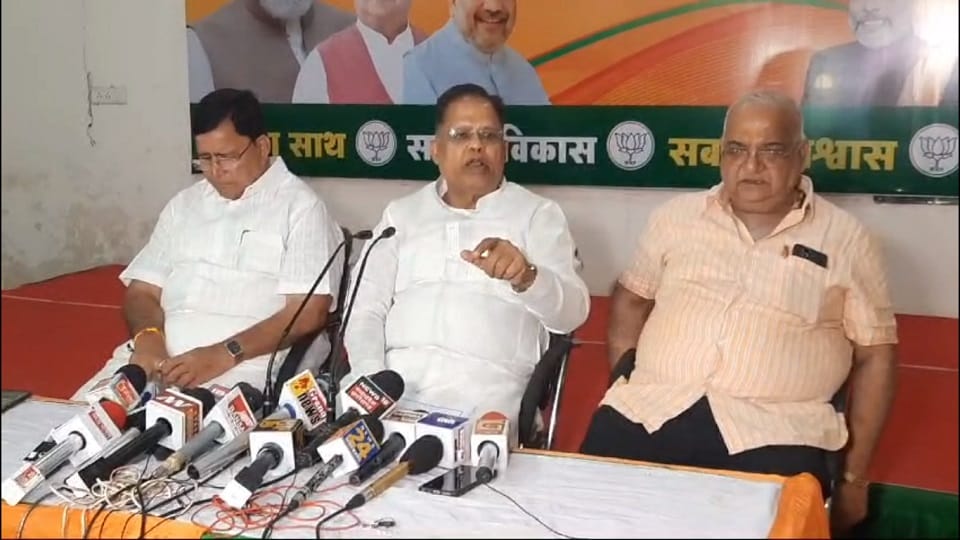 making indecent remarks on PM Modi Amar Aggarwal said Congress leaders have lost their mental balance in Bilas
