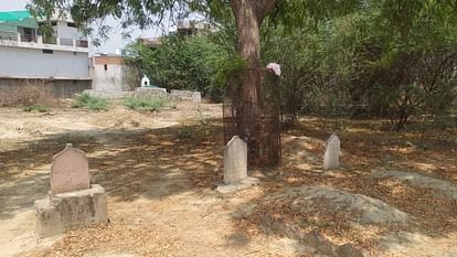 Silence spread over the grave of mafia Atiq-Ashraf, Siyapa remained as usual at the ruined house.
