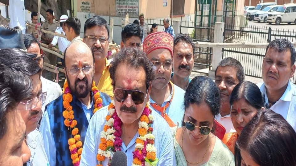 Three candidates including SP Singh Baghel filed nomination for Lok Sabha elections in Agra