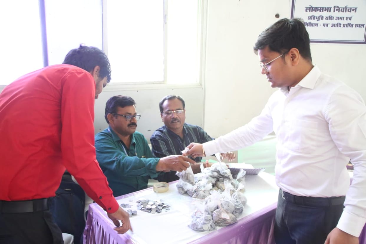 MP LS Election: Candidate arrived in Bhopal with 24 thousand rupees for nomination