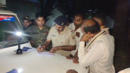 Bihar News : शादी के चार दिन पहले उठी दुल्हे की अर्थी, कार्ड बांटकर लौटने के दौरान ट्रक ने कुचला Bihar News : Groom died in road accident Four days before the wedding in Arrah, bihar police