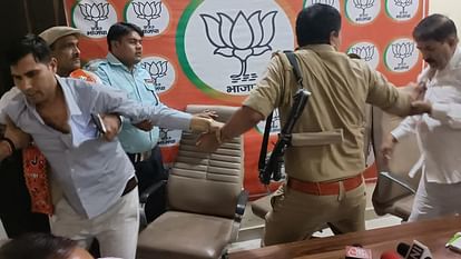 Slapping between BJP leaders: Scuffle between District Vice President and media in-charge