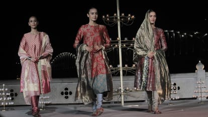 Ranveer and Kriti ramp walk in fashion show on the banks of Ganga