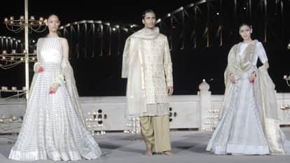 Ranveer and Kriti ramp walk in fashion show on the banks of Ganga