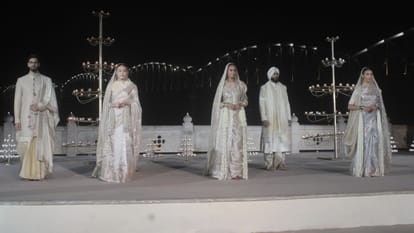 Ranveer and Kriti ramp walk in fashion show on the banks of Ganga