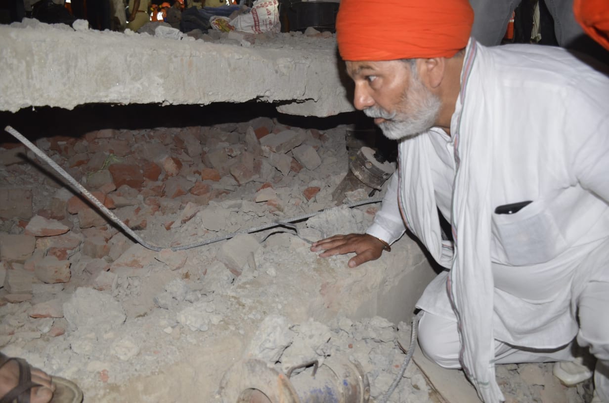 Muzaffarnagar: Binkesh trapped under debris shouts I am alive, NDRF pulls him out