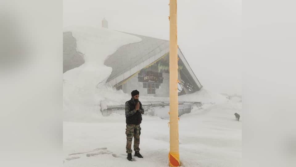 Hemkund Sahib Yatra 2024 Covered With Soldier Leaves for removing Approx 10 feet snow