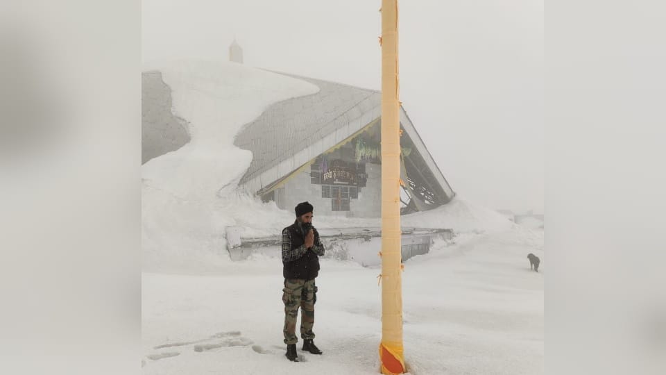 Hemkund Sahib Covered With 15 feet snow lake also frozen doors to open on May 25 photos