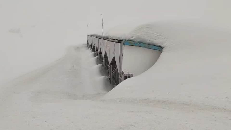 Hemkund Sahib Yatra 2024 Soldiers clearing snow and making way Even minus zero degree temperature