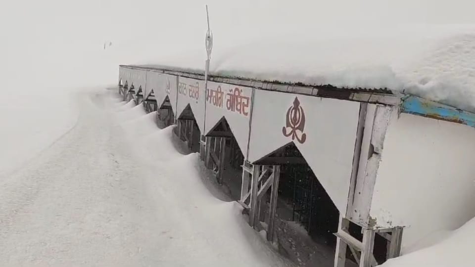 Hemkund Sahib Covered With 15 feet snow lake also frozen doors to open on May 25 photos