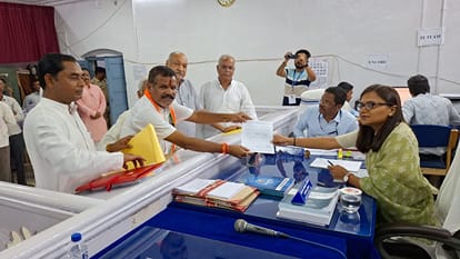 Show of strength of BJP Congress in Durg Vijay Baghel and Rajendra Sahu filed nomination
