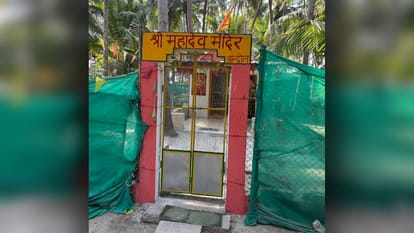 Fostering religious harmony, Muslim 1971 War veteran makes idols of Hindu gods for devotees