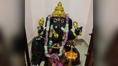 Fostering religious harmony, Muslim 1971 War veteran makes idols of Hindu gods for devotees