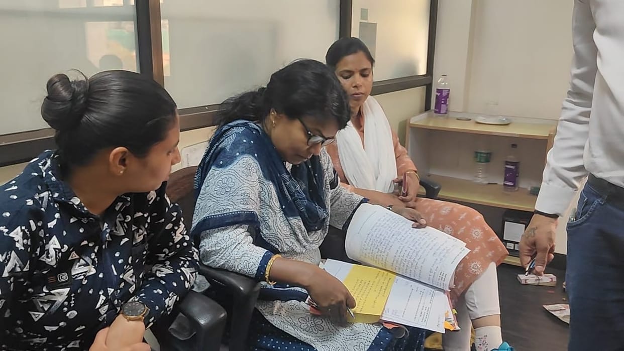 Indore: Female employee and regional coordinator asked for a bribe of Rs 50 thousand in exchange for increasin