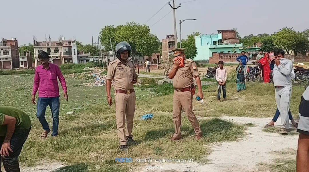 dead body of girl found in pond of azamgarh