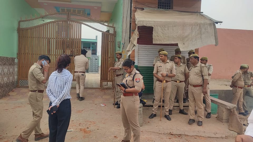 Bloody conflict between two sides of the same community two dead many injured in Bulandshahr