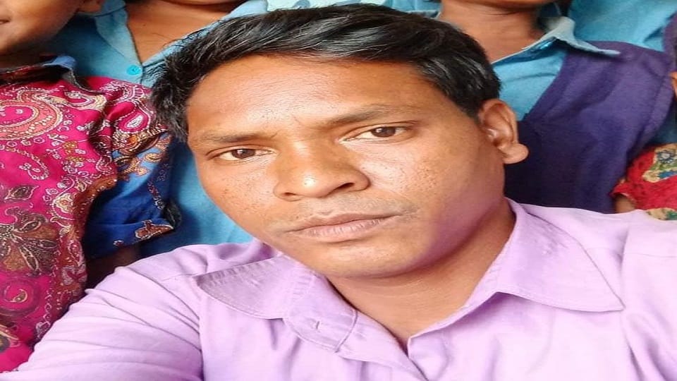 नक्सलियों ने ग्रामीण को उतारा मौत के घाट