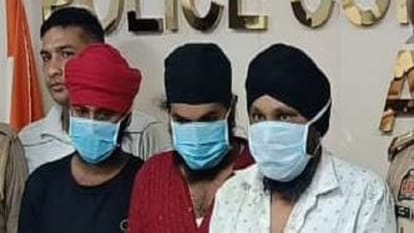 Agra police Three arrested for making tamanch on demand
