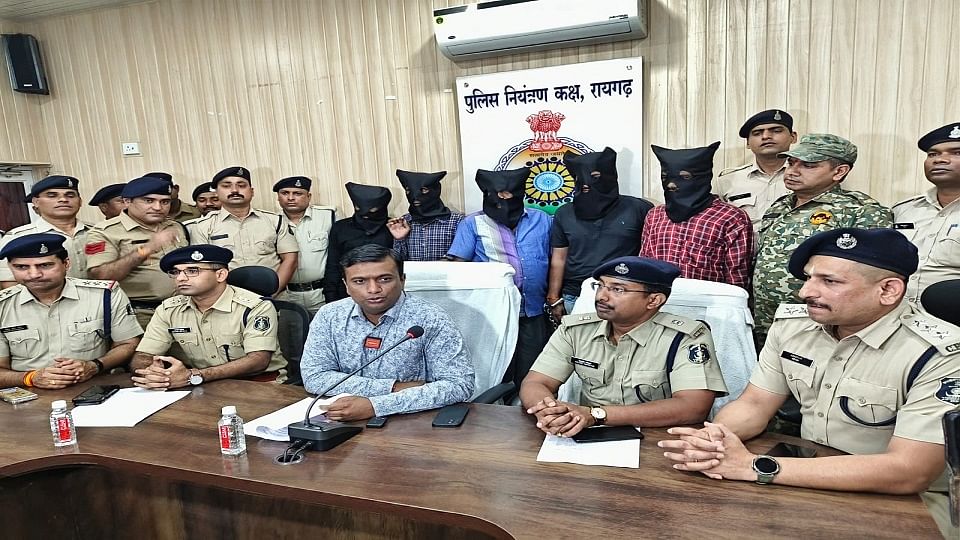 Six members of stone gang arrested police also caught those who bought stolen goods in Raigarh