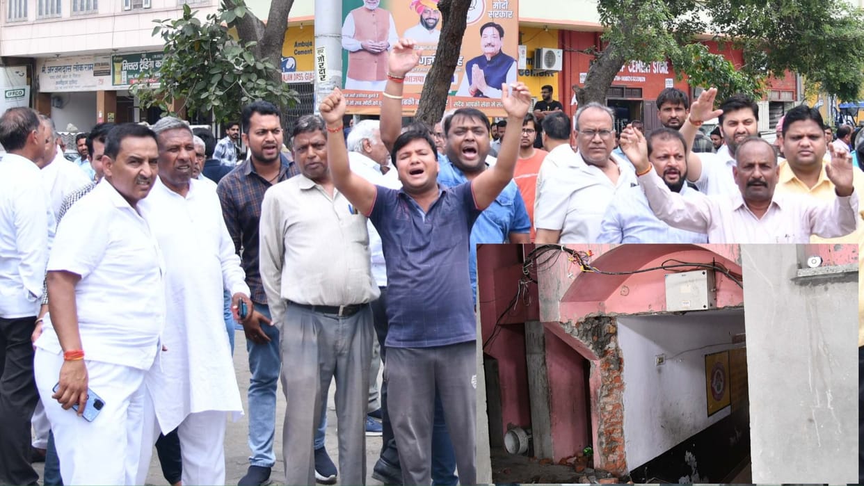 Hisar: Uproar over breaking the gate of the government school running in the temple of New Grain Market