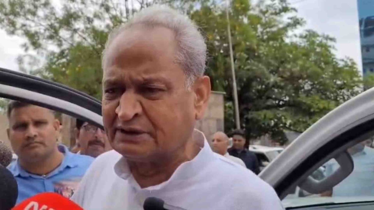 Alwar News: Ashok Gehlot said that BJP has fulfilled its promise in the name of manifesto.
