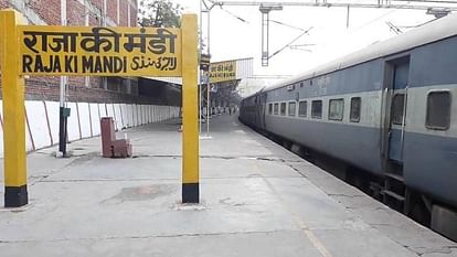 Retiring room and toilet found locked at Raja Ki Mandi station of Agra inquiry counter also closed