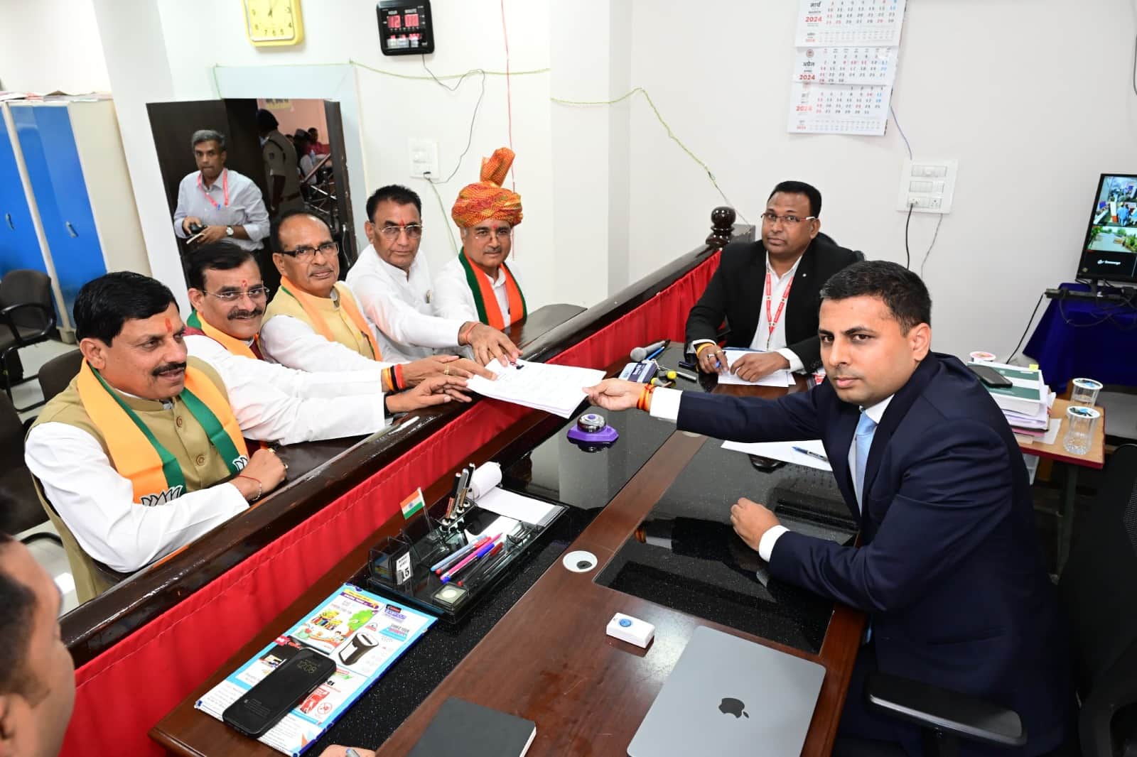 राजगढ़ में रोडमल नागर ने नामांकन दाखिल किया।