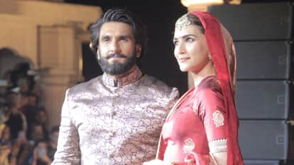 Ranveer and Kriti ramp walk in fashion show on the banks of Ganga