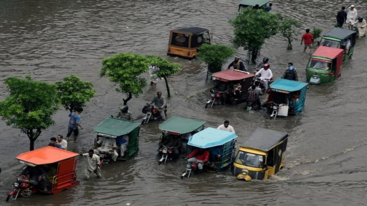 Afghanistan and Pakistan bad weather several killed in floods lightning