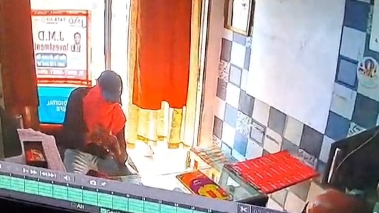 Sirsa: Robbery from mobile shopkeeper at gunpoint in broad daylight