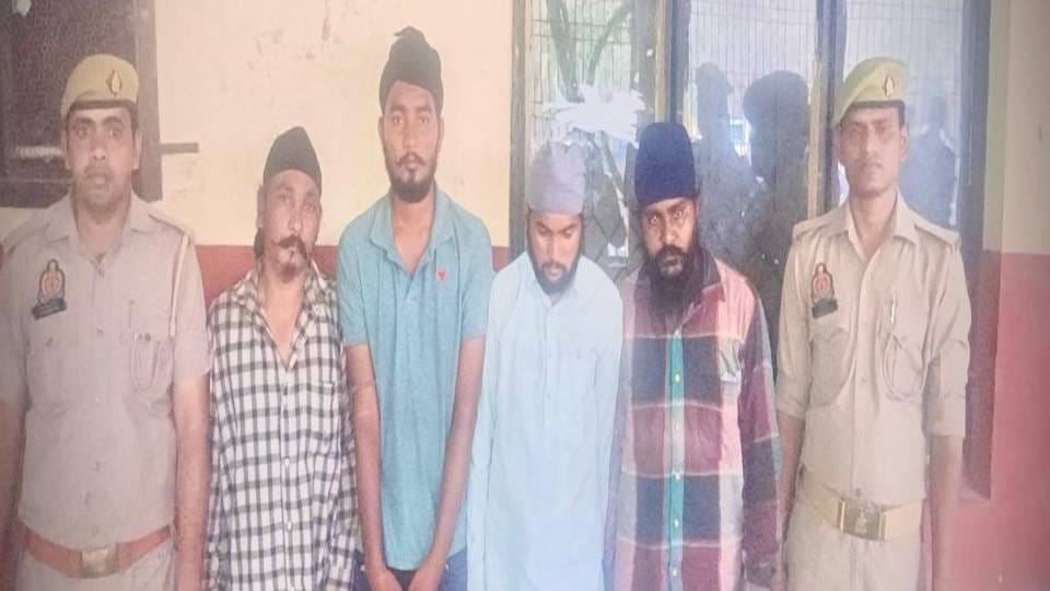 police caught four miscreants of Tala Chaabi gang In Agra one injured during encounter