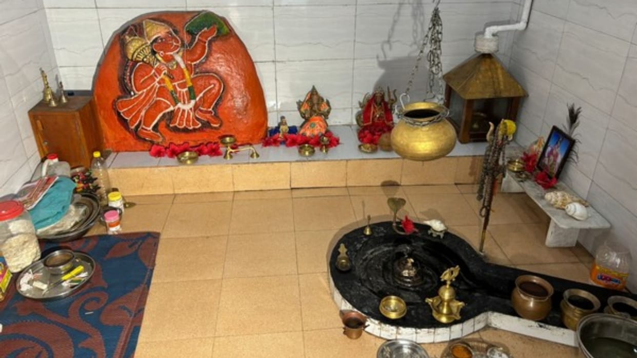 Fostering religious harmony, Muslim 1971 War veteran makes idols of Hindu gods for devotees