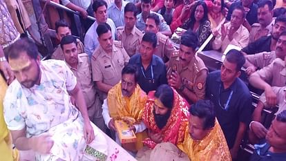 Yoga Guru Baba Ramdev reached Vrindavan visited Banke Bihari tight security cordon