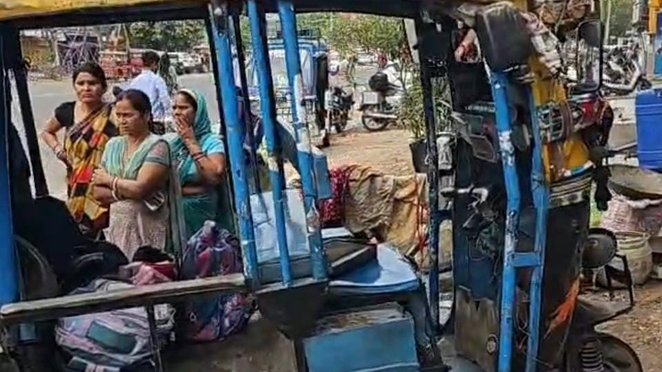 Accident in Haryana: Auto loaded with school children overturns