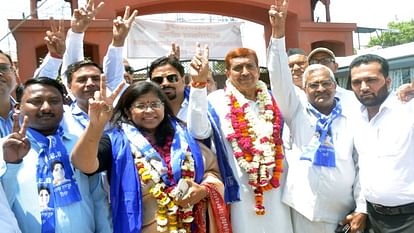 BSP leader Pooja Amrohi from Agra seat and Ramniwas from Fatehpur Sikri seat filed nomination