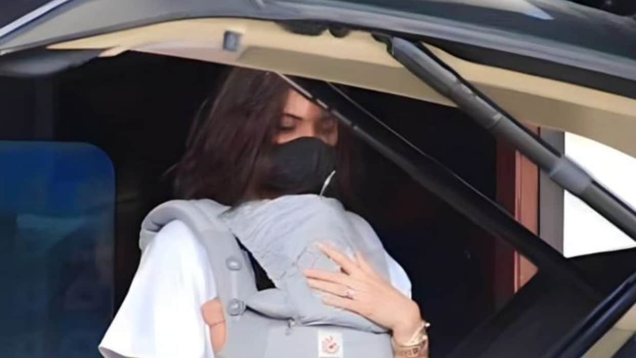Anushka Sharma back in Mumbai with daughter Vamika and baby boy Akaay Fans crazy click photo their is a bet
