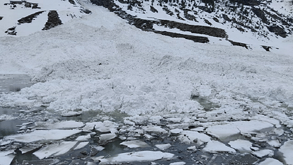 Iceberg fell in the north portal of Atal Tunnel flow of chandra river stopped