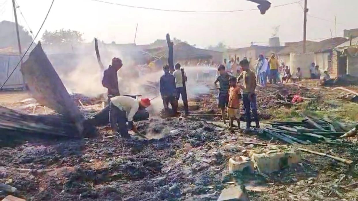 Bihar News: Massive fire caused by explosion of gas cylinder in Bettiah, 40 houses burnt