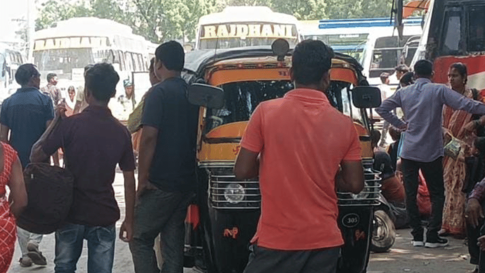 bus full of passengers rammed into truck parked in Korba