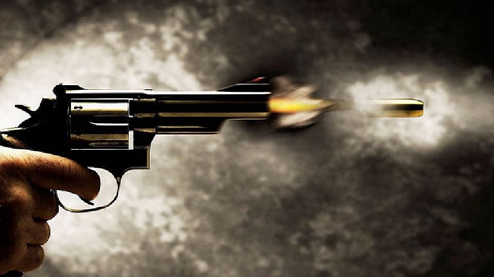 Retired Sub inspector's son get shot in Gomati Nagar Lucknow.